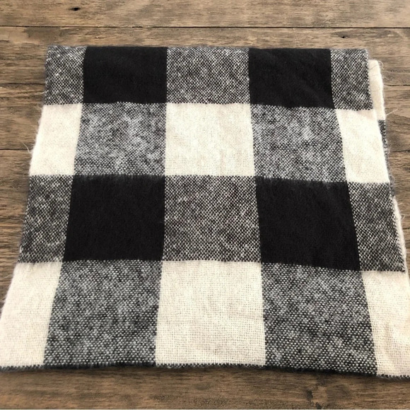 Loft Acrylic Fuzzy Buffalo Check Infinity Loop Scarf Warm Cozy Plaid - Picture 4 of 5